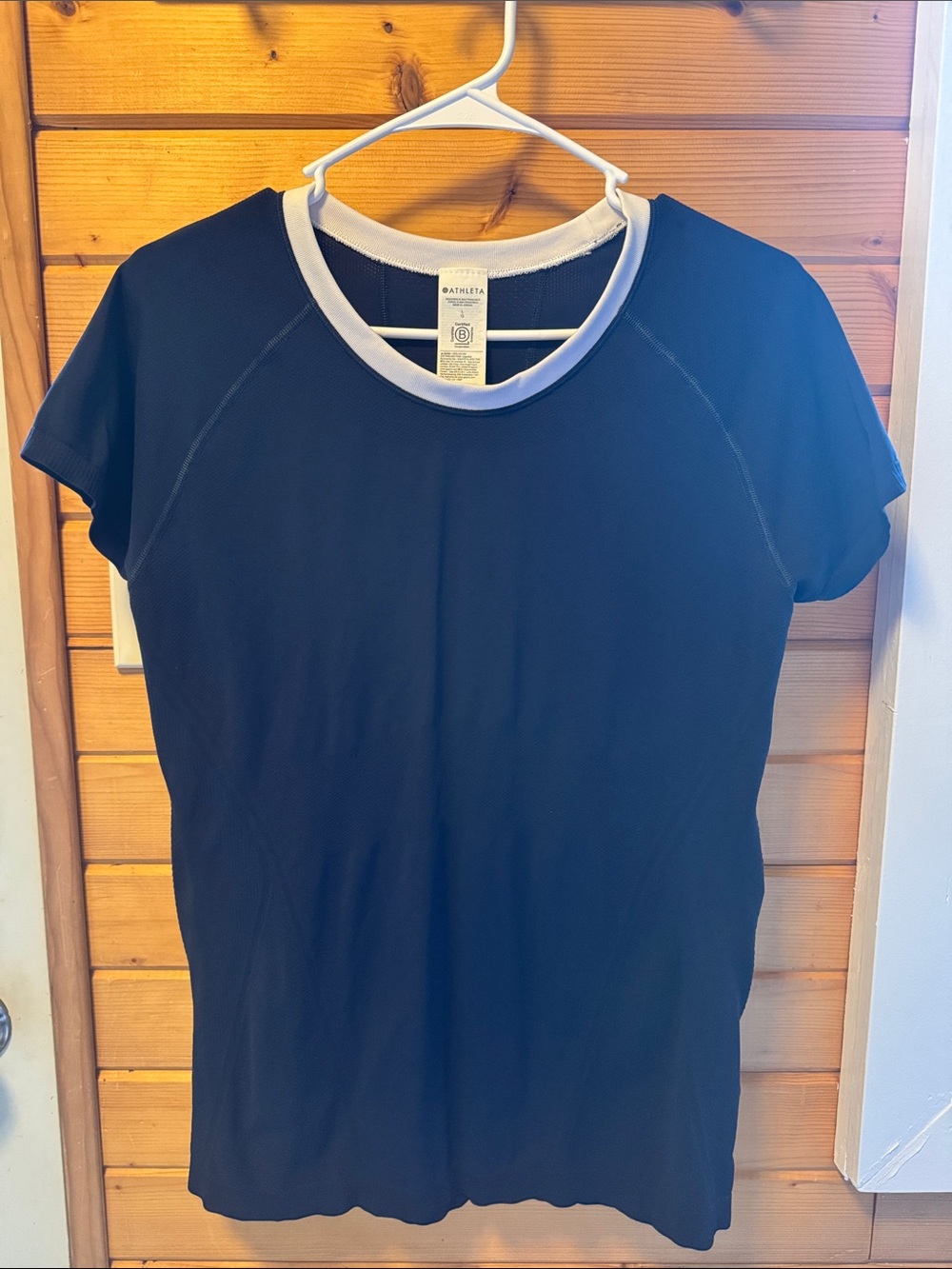 Athleta momentum tee